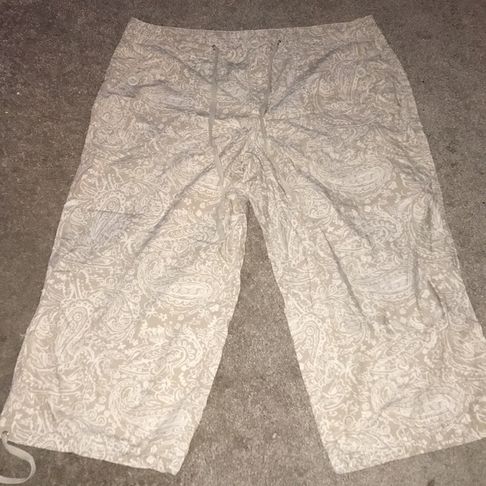 Woman’s cotton capris with drawstrings